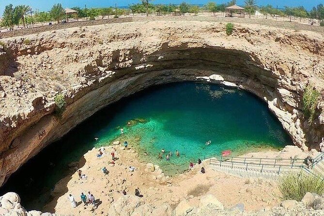 Private Full-Day Wadi Shab and Bimmah Sinkhole Tour - Timing, Fitness, and What to Pack