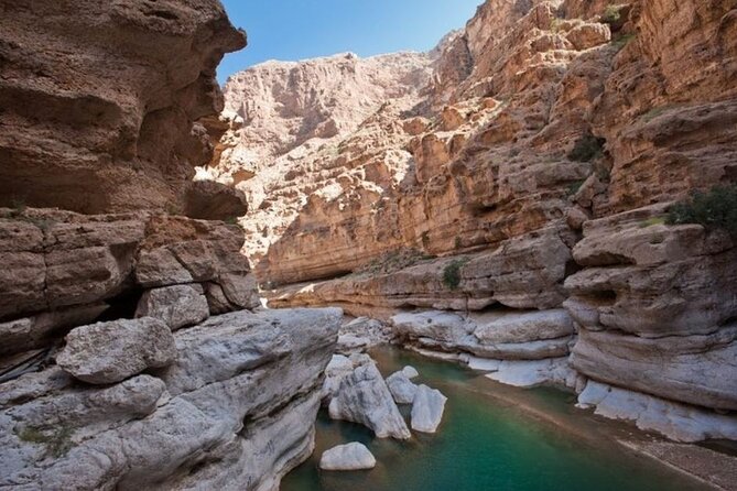 Private Full-Day Wadi Shab and Bimmah Sinkhole Tour - Picnic Time and What to Bring