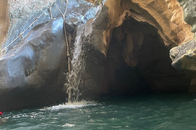 Private Full- Day Wadi Shab-Bimmah Sinkhole-Fins Beach Tour - Swimming through the pools and into the cave