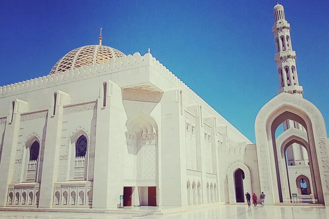 Private Half-day Tour in Muscat - Sultan Qaboos Grand Mosque: start with Muscat’s grandest sight