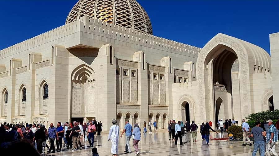 Private Muscat City Tour Half Day (4-Hours) - Sultan Qaboos Grand Mosque: plan your clothing first