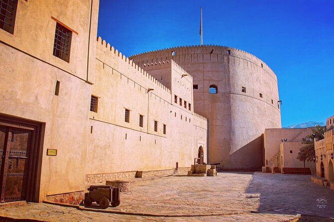 Private Oman Full Day Guided Sightseeing Tour - What the $180 price really covers