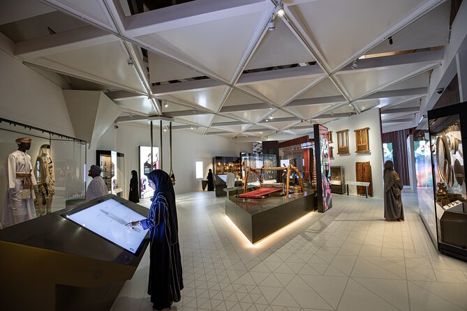Private Tour Nizwa Birkat Al Mouz and Oman Across Ages Museum - Birkat Al Mouz: a calm opening among palms and old homes