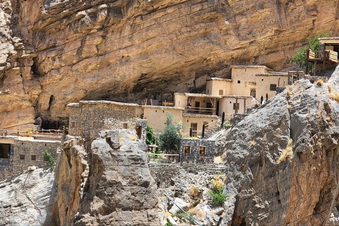 Private Tour to Jebel Akhdar Al Suwjara Village - Birkat Al Mouz: ruins, bananas, and a quiet start