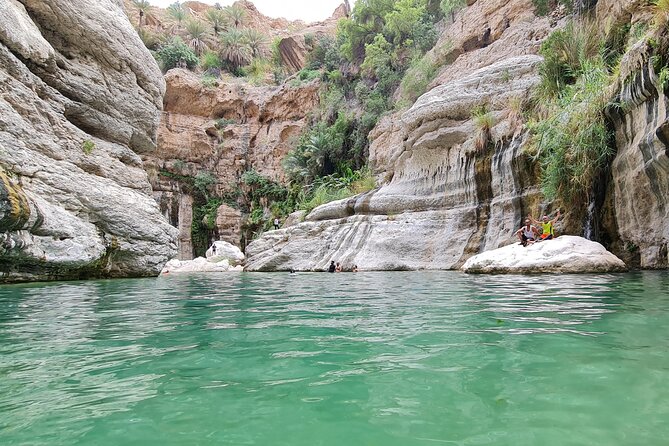Private Wadi Tiwi - Bimmah Sinkhole - White Sand Beach - Full Day Tour - Who should book this experience?