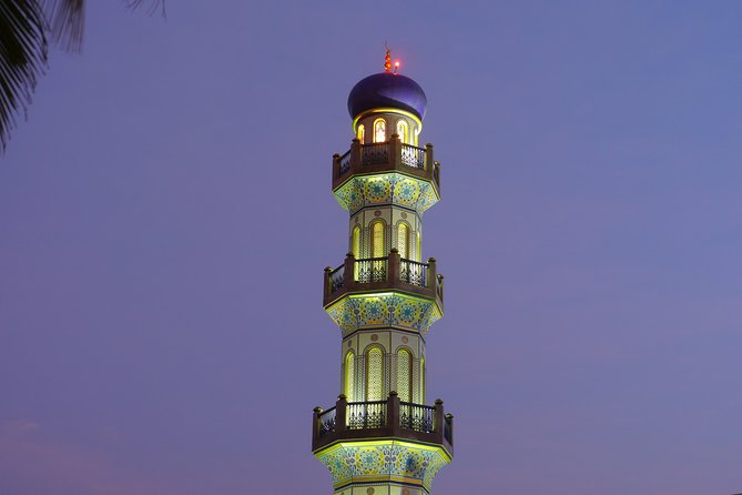 Salalah by Night Tour - Charming Evening in the Garden City - Coconut and banana shops end the evening on a local note