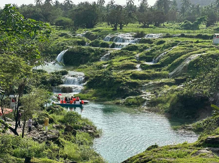 Salalah: Wadi Derbat, Jabal Samhan, & Sinkhole Private Tour - Taqah Castle sets the historical tone