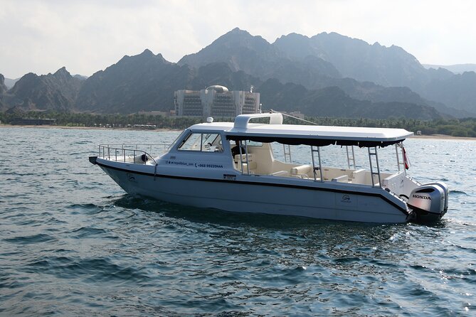 Sea Wonders Dolphin Watching and Snorkeling in Muscat - Comfort, crew, and the feel onboard