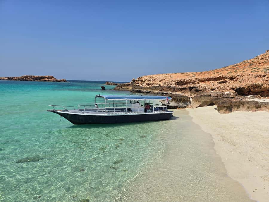 Try scuba Diving Tours To Daymaniyat Islands. - One scuba session for beginners, two for certified participants