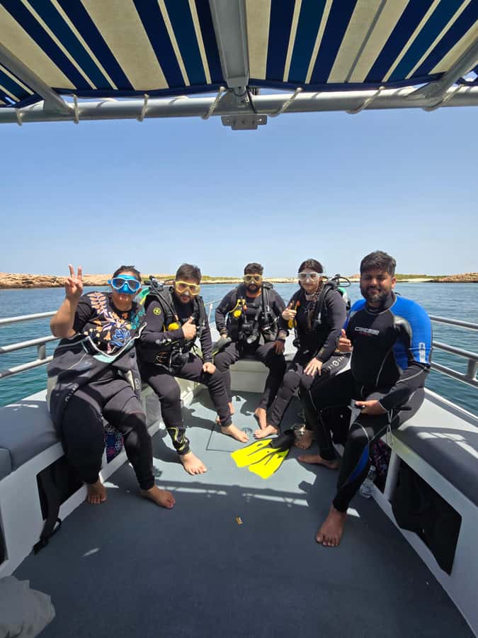 Try scuba Diving Tours To Daymaniyat Islands. - The surface break, sandwiches, and shaded rest