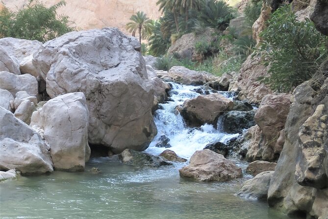 Wadi Shab and Bimmah Sinkhole Full Day Tour - Wadi Shab: the walk into the canyon
