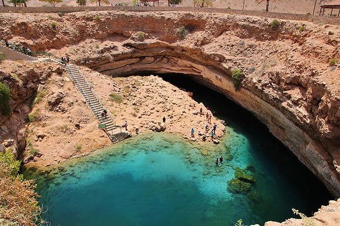 Wadi shab and Sinkhole adventure - Wadi Shab: the active heart of the day