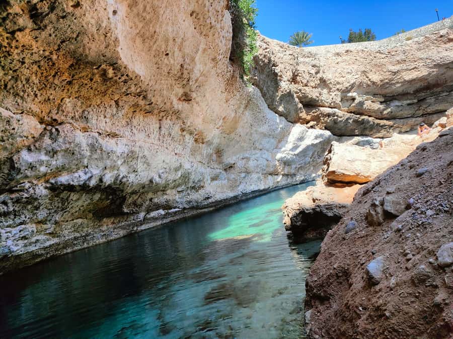 Wadi Shab &Bimmah Sinkhole &Heart shaped Cave &Pebble Beach - The long road from Muscat to Wadi Shab