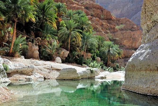 Wadi Shab Trekking and Swimming Tour - Lunch, clothing, and useful preparation