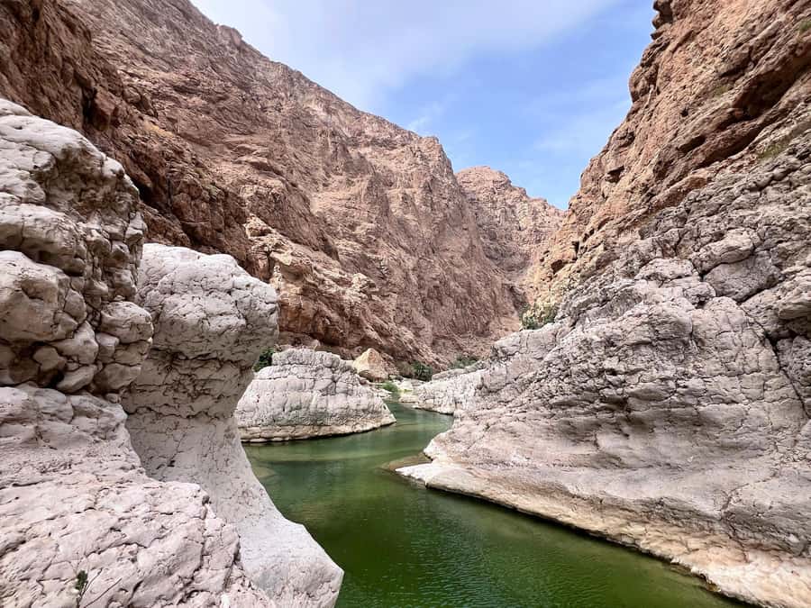 Wadi Shab & Wadi Tiwi : Guided Adventure (Customer Own Car) - A break before the road to Mibam
