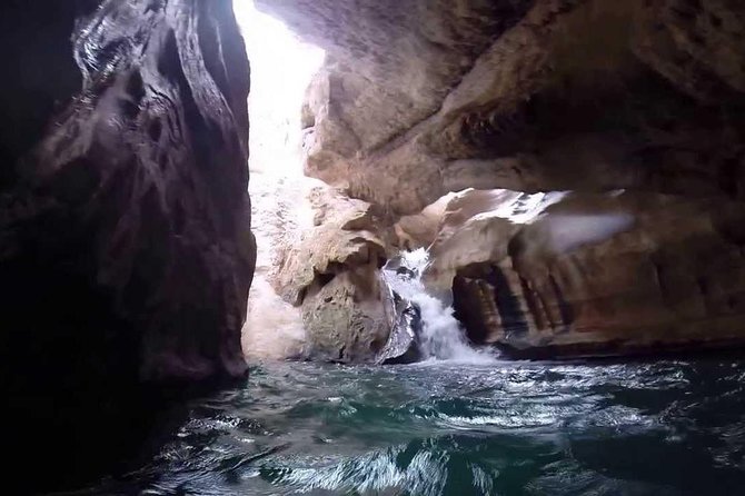 Wadishab and Bhima Sink Hole (Sharing Tours - A guide can make the long drive worthwhile