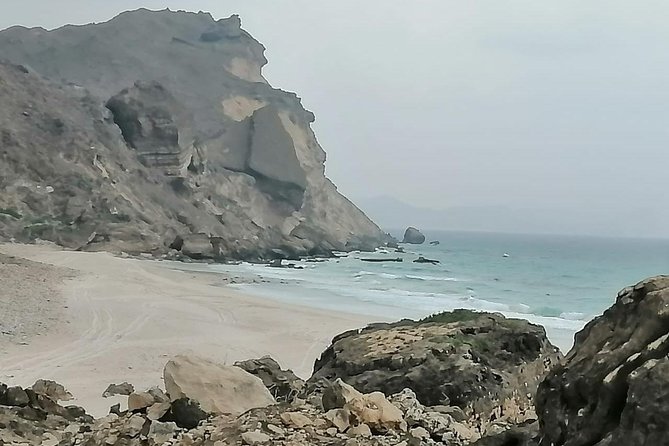 Where Sea Meets Rock: A Scenic Journey to West Salalah’s Shores - Why West Salalah works so well as a half-day outing